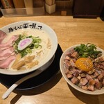 鶏そば 啜る - 鶏そば+チャーシュー丼(1,430円)