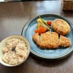 バルバルキッチンアメリ - ランチ：国産豚ロースのポークカツ
      　　　　　　　　　　　　　＆ポテトコロッケ(¥1,600)