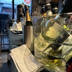 ノムノエクスプレス エキュートエディション有楽町店 - ワイン飲み比べ(白ワイン&スパークリング)　30分1,500円　(※以降15分750円)