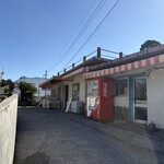 前田商店 - 灯台のすぐ手前です。