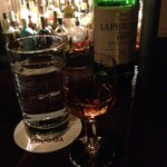 バー ジャダ - H26.12　ラフロイグ1977をアンティークグラスで