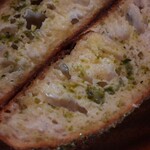 ブーランジュリークルミ - 究極のガーリックフランス|自家製ガーリックバター