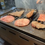 焼肉酒場 にく奉行 - 