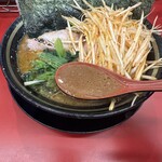 王道家直系 IEKEI TOKYO - 【ネギラーメン赤＝スープ】
