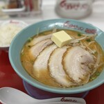 くるまやラーメン - 料理写真:味噌チャーシュー5枚にバター