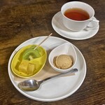 お食事処 だんらん日和 - ランチ(\2,300)　デザート：サンふじの焼きリンゴジェラート、キウイとさつまいも　紅茶