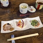 お食事処 だんらん日和 - ランチ(\2,300)　前菜・茶わん蒸し