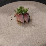 VANNO - あん肝の上に鰤の切り身にオレンジジュレ