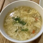 中国小麦粉料理専門店恵泉 - セットのスープ