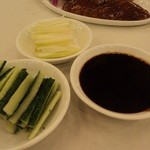 九花山烤鸭店 - タレと薬味