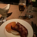 Peter Luger Steak House Tokyo - サラダにして一緒に食べます。