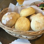 ユーリカ - 今日のパンは、右から生姜のパン、人参のパン、ハイジの白パンの3種