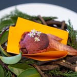 プレゼンテ スギ - 2025.12 印旛沼産すっぽんと猪を詰めた千葉産錦爽どり手羽 紫キャベツのハッピーパウダー