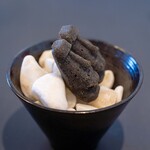 プレゼンテ スギ - 2025.12 食べられなさそうで食べられる（アライグマと猪のラード入りモアイ像フィナンシェ）