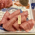 和牛焼肉 肉八 宗右衛門町別邸 - 