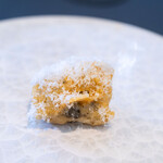 プレゼンテ スギ - 2025.12 鱧（キノコと鱧のエキスでGVしたミルフィーユ鱧フリットにマカダミアナッツの擂り下ろし）