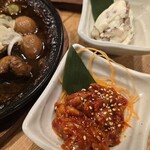ニュー大衆居酒屋 三ぞう - チャンジャ、いぶりがっこチーズ。