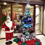 The stylish restaurant - レストランに飾られたサンタとツリー