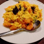 친탄탄 카이힌 마쿠하리 에키마에점 - 玉子とトマトの炒め物