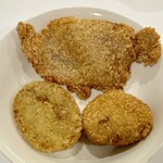 IMO - 上がカミカツ、左がカレーコロッケ、右がコロッケ
