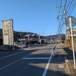 Ramen FeeL - セブンイレブンが出来ました。地元客ではなく、車に乗ってる観光客目当てですね。