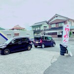 ホット・エアー・コーポレーション - お店の駐車場。