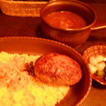 ビストロ 喜楽亭 - ハンバーグカレーライス大盛り￥１４０４（税込）ライス大盛り￥１６２（税込）