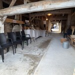 hakuzu coffee stand - 海側から撮影した舟屋の中