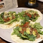 es Café Bar & Beauty Salon - 