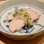 地葉 栄 - 蒸し鶏のネギソースあえ