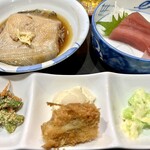 お食事処 味波季 - 赤カレイの煮付け、マグロ・カンパチ刺身、カキフライとポテトサラダ 、ししゃも卵のわさびマヨサラダ