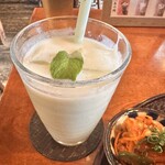 旧ヤム邸  - 洋梨ミントラッシー