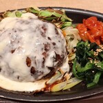 ガスト - 料理写真:チーズＯＮチーズＩＮタッカルビ風ハンバーグ