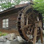 そばの里奈川 - 外観写真:そばの里の脇にある水車です。内部見学も今後できるようにしていきます。