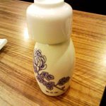 立ち呑み処　ボヤキ - おちょこをかぶって登場した「あつかん」