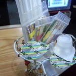 武州うどんあかねandみどりダイニング - コーヒーを注文すると出てくるカゴ。爪楊枝がしゃれてます。