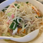 寶屋 - 料理写真:あっさりしてるのに一度すすると止まらなくなるスープですw