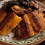 清月 - 鰻は4切れ入っていました。