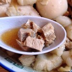 ケンチャンラーメン - コマ切れチャーシュー。