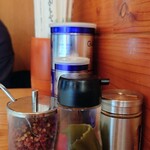 ケンチャンラーメン - 卓上調味料。