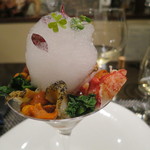 カリフラワーのムースと魚介の冷製のカクテル1