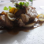 レストラン　カズ - みつせ鶏のもも焼き　オーストラリア産マスタード、マイクロハーブ、百合根