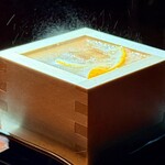 バー・バーンズ - ジントニック(升)         トニック注ぎたてのスモーク