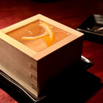 バー・バーンズ - ジントニック(升)  と塩