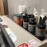 松屋 - ドリンク写真:卓上のセルフコーナー