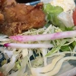 丸屋 - 11月２回め　キャベツに混じって皮が赤い大根入り。これが甘い！