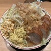 豚山 - 大豚ラーメン(しょうがマシマシ、ヤサイ、アブラマシマシ、アレ(かりかり))