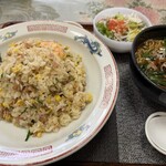 中国料理 頤和園 - チャーハンとピリ辛ラーメン