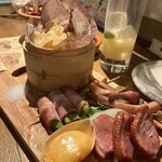 鶴瀬クラフトダイニング - 燻製シリーズが美味しい！ポテトチップも燻製！