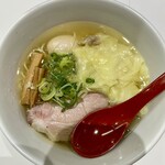 麺屋翔 札幌店 - ワンタン塩ラーメン　くずれ味玉トッピング